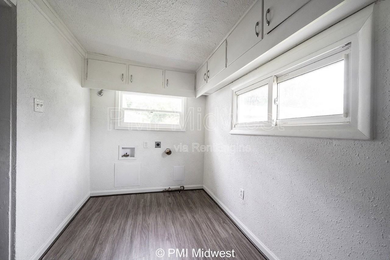 1433 W 5th St - Photo 5 of 15