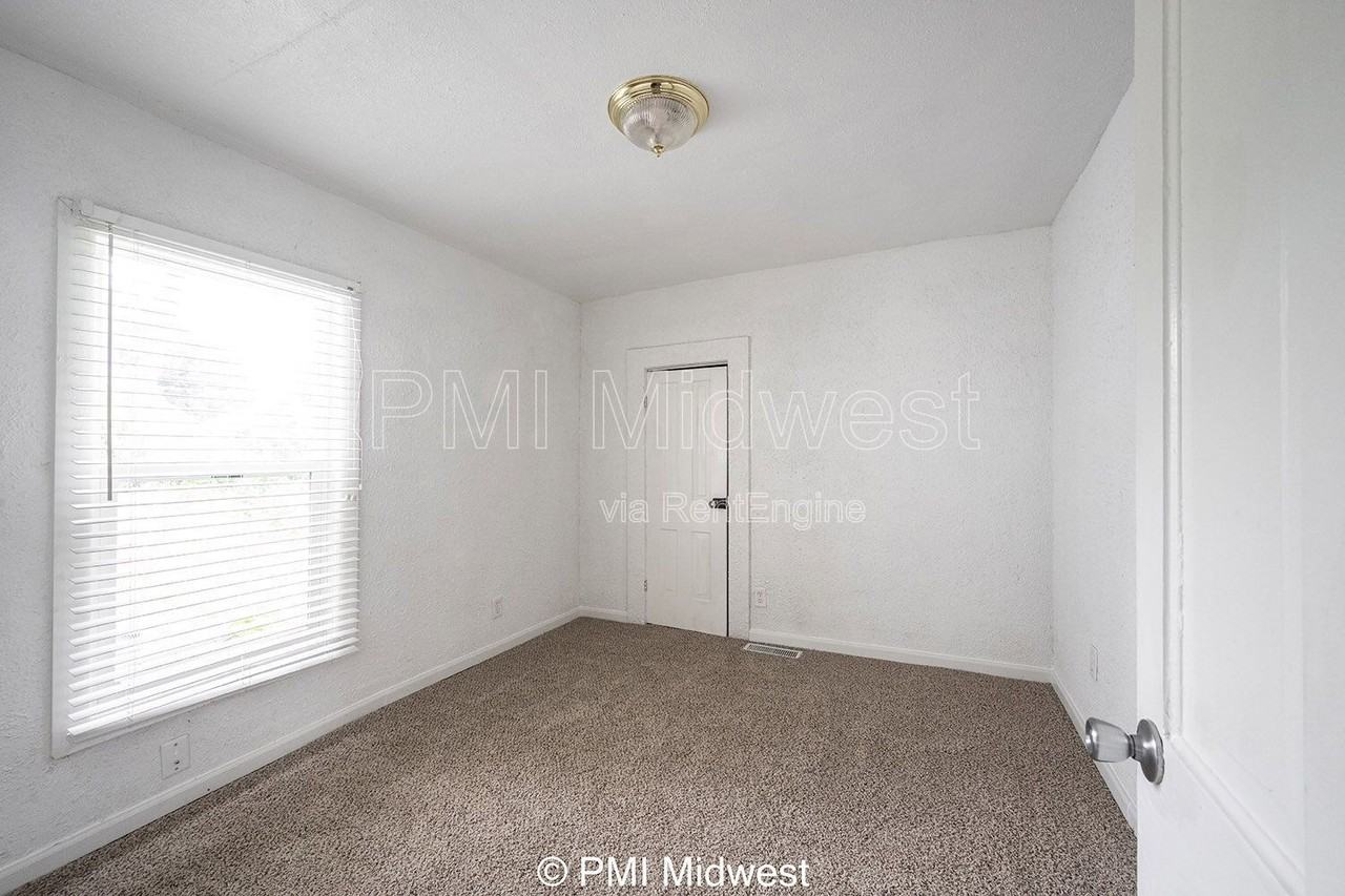 1433 W 5th St - Photo 6 of 15