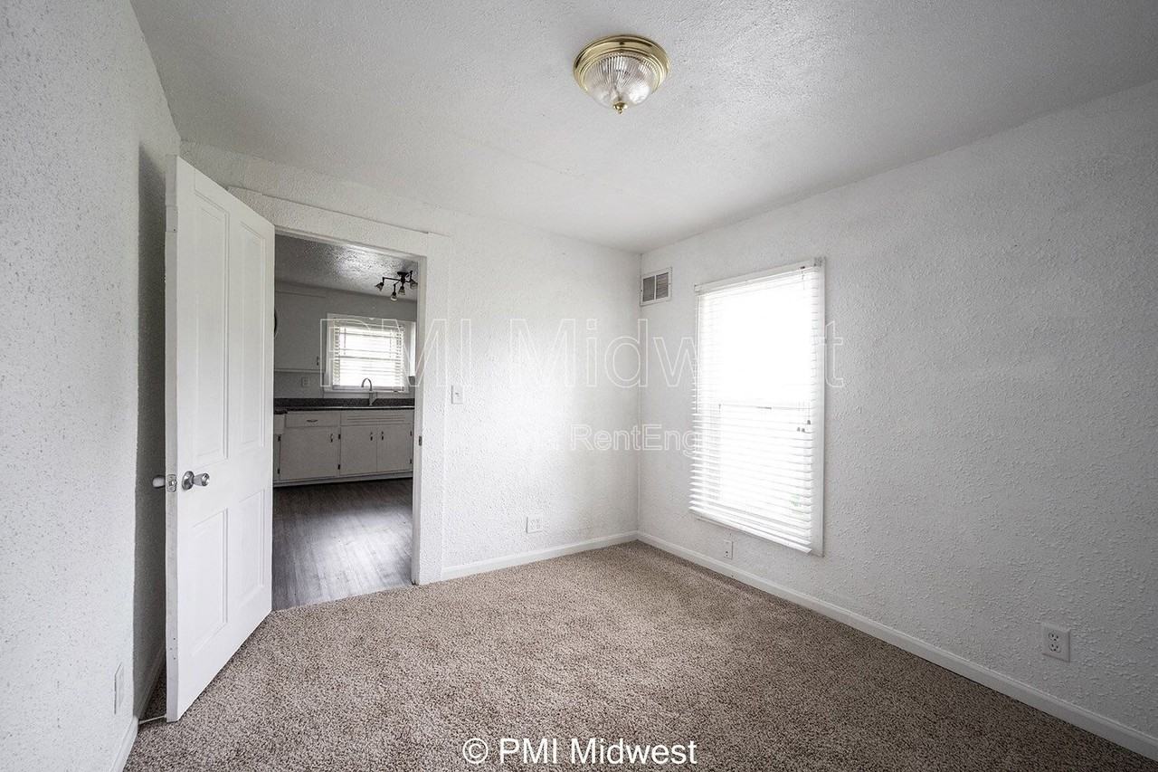 1433 W 5th St - Photo 7 of 15