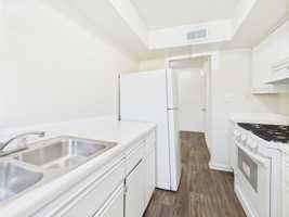 featured image of 1902 Warren Ave #F