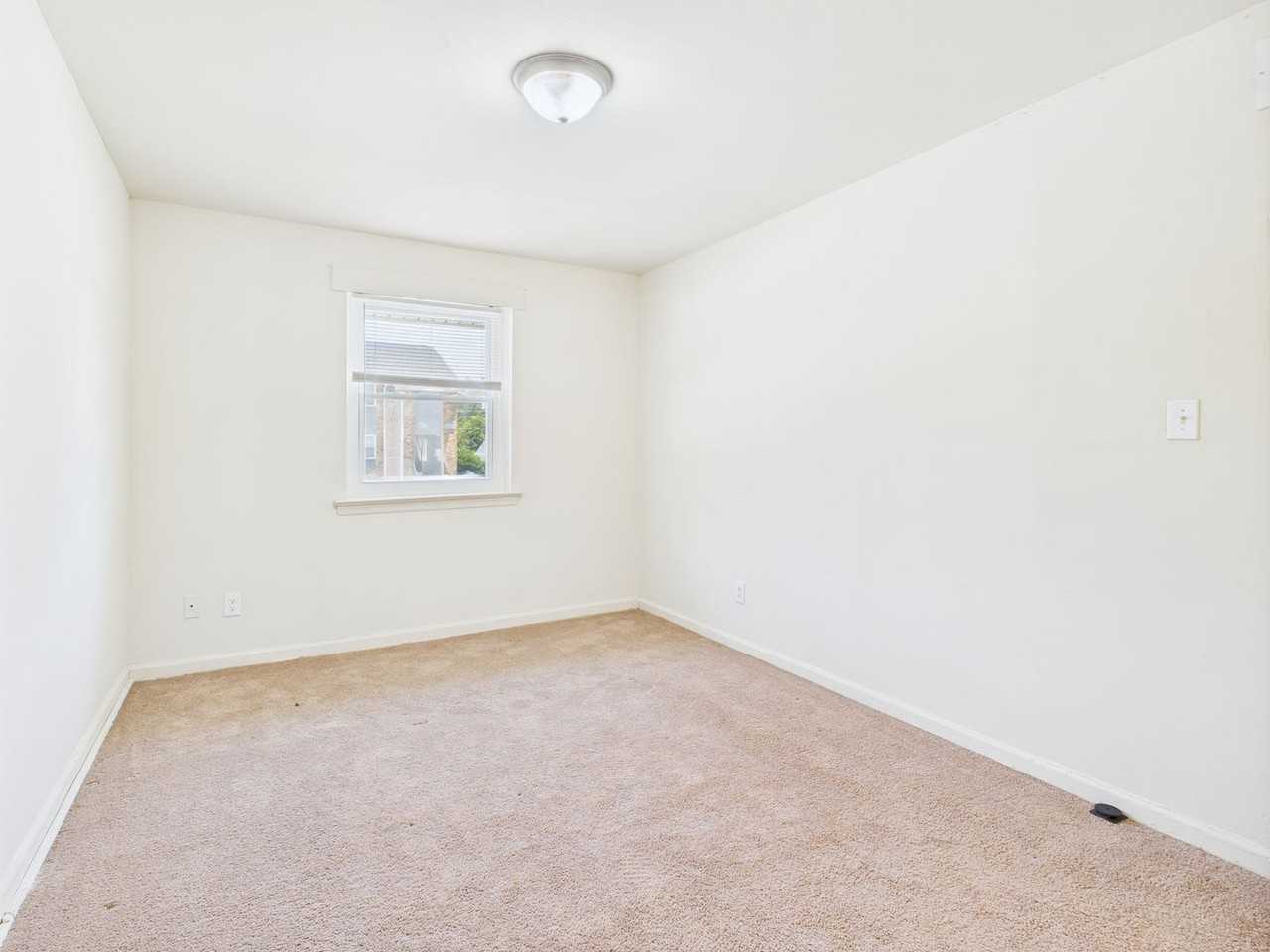 1902 Warren Avenue #F - Photo 5 of 10