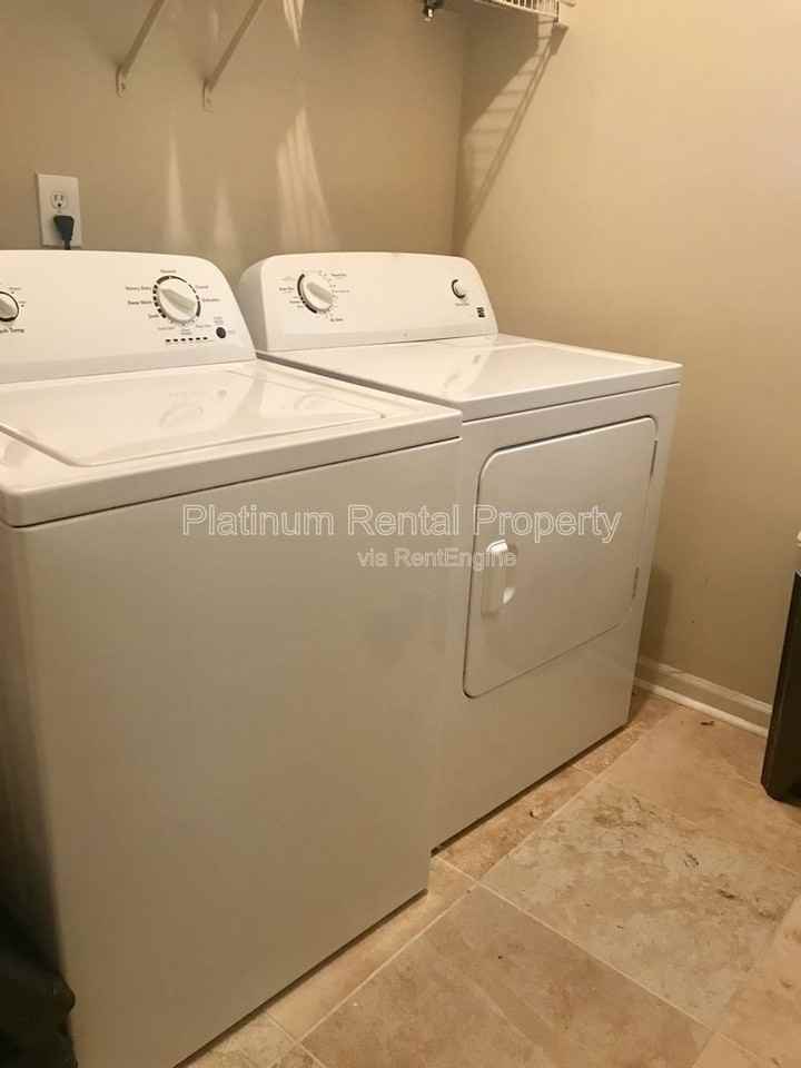 1740 Spring Hill Cove - Photo 2 of 28