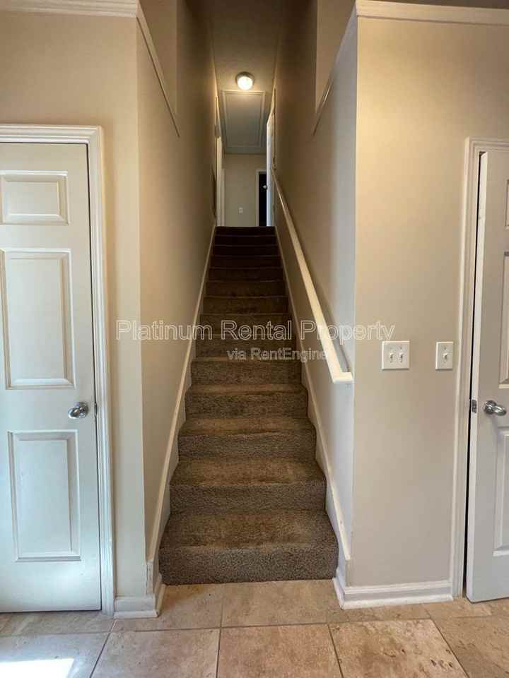 1740 Spring Hill Cove - Photo 3 of 28