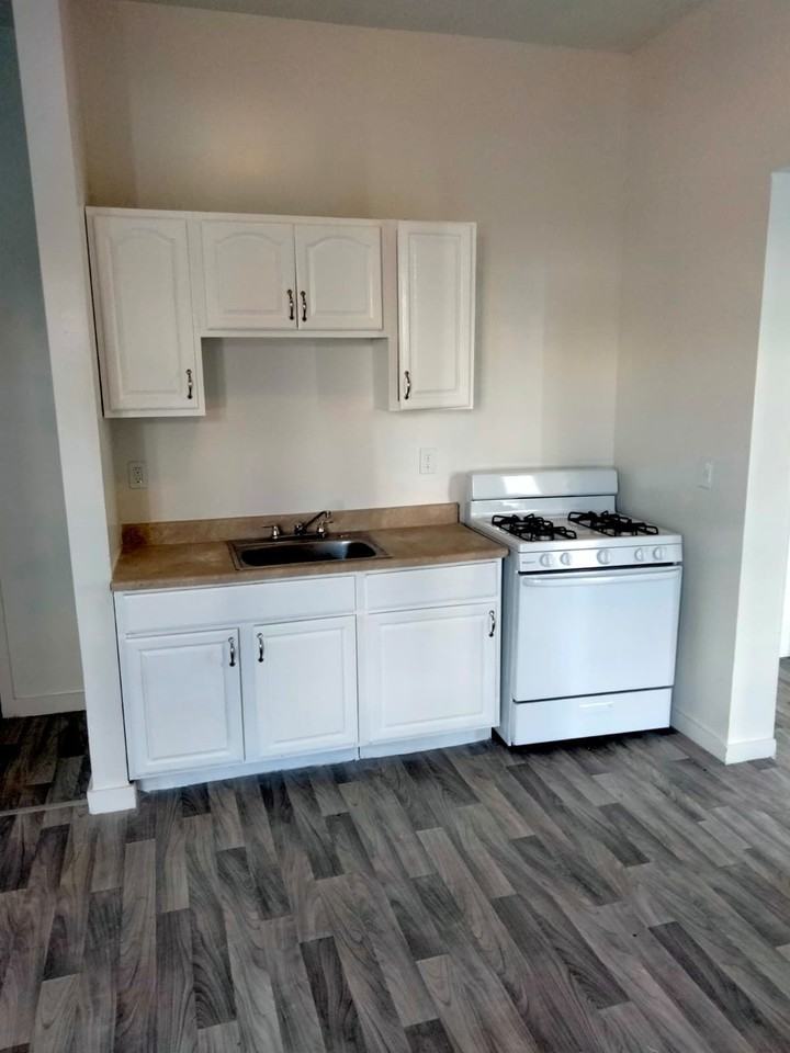 158 Park St #1 - Photo 4 of 6