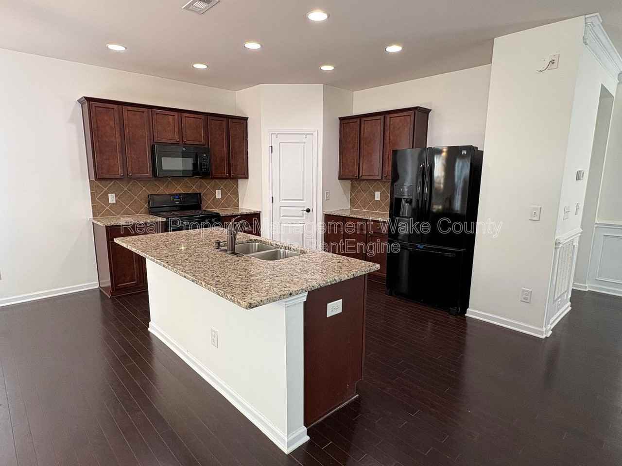 2421 Girvan Drive - Photo 4 of 42