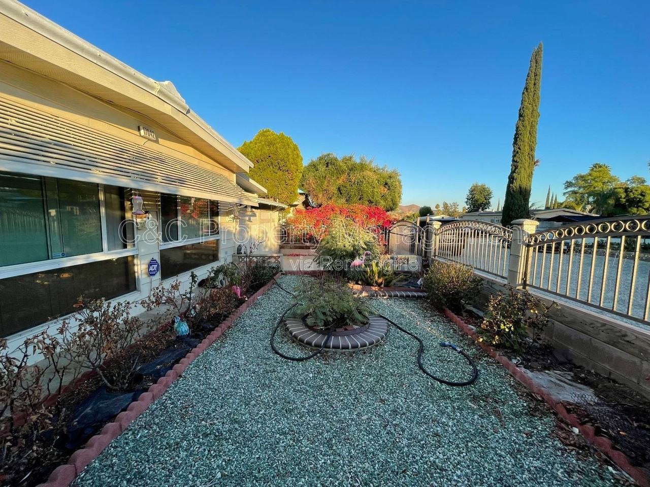 17042 Esperanza Dr - Photo 3 of 15