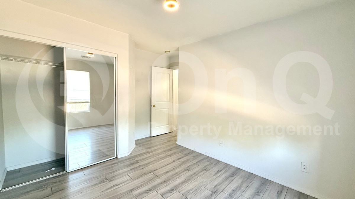 1103 E Grove St - Photo 7 of 21