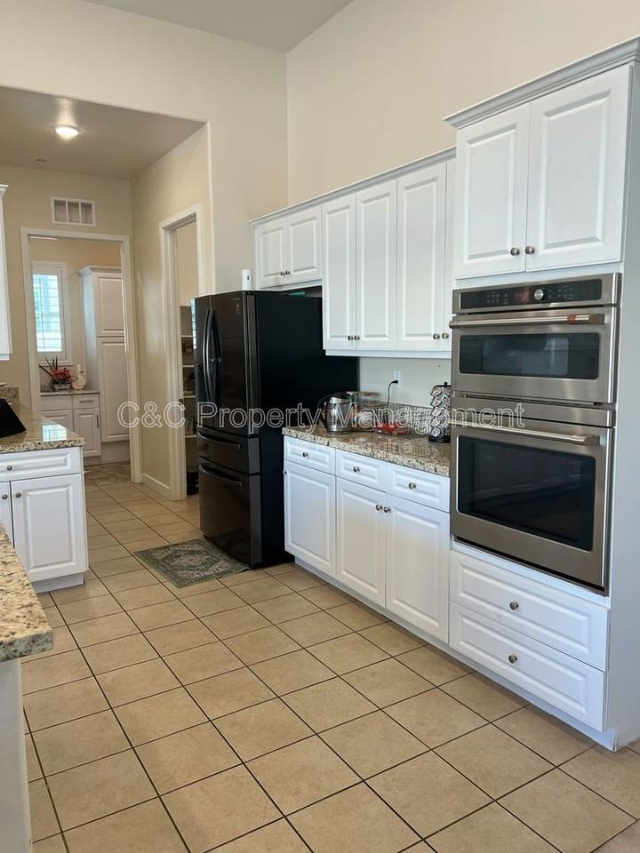 1628 Park Run Ln - Photo 4 of 18