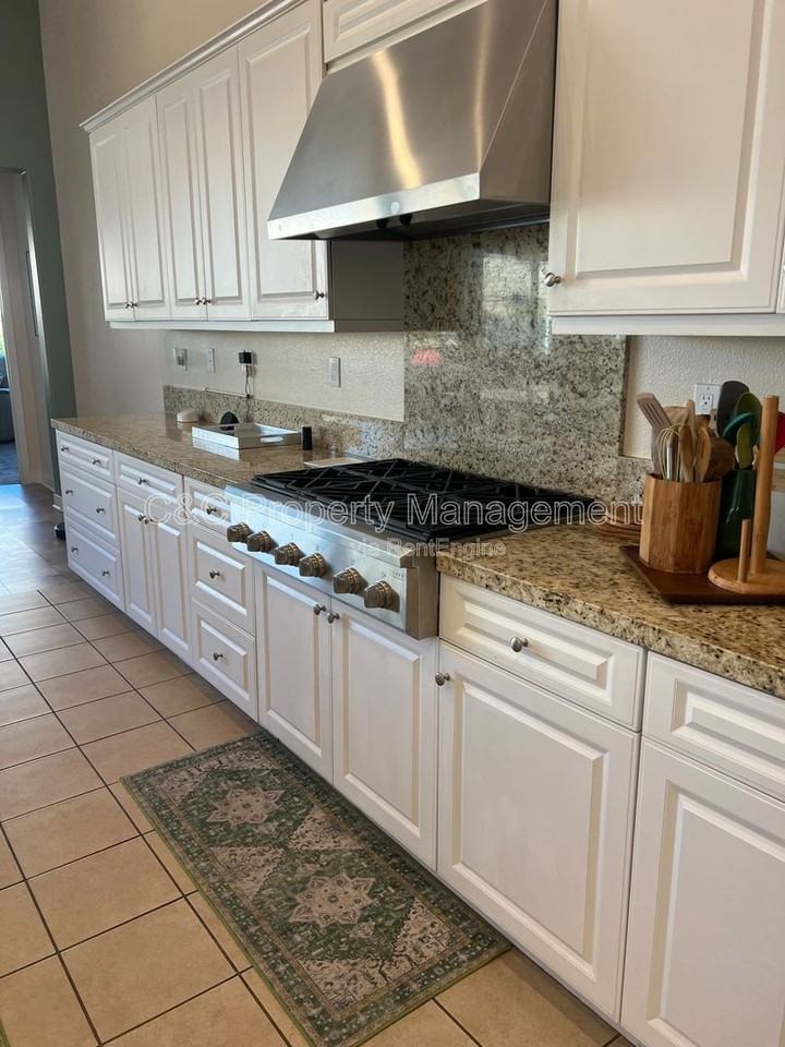 1628 Park Run Ln - Photo 5 of 18