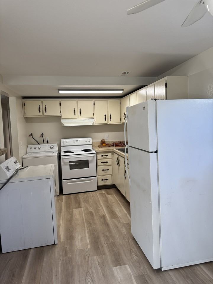 451 E St #1 - Photo 4 of 9