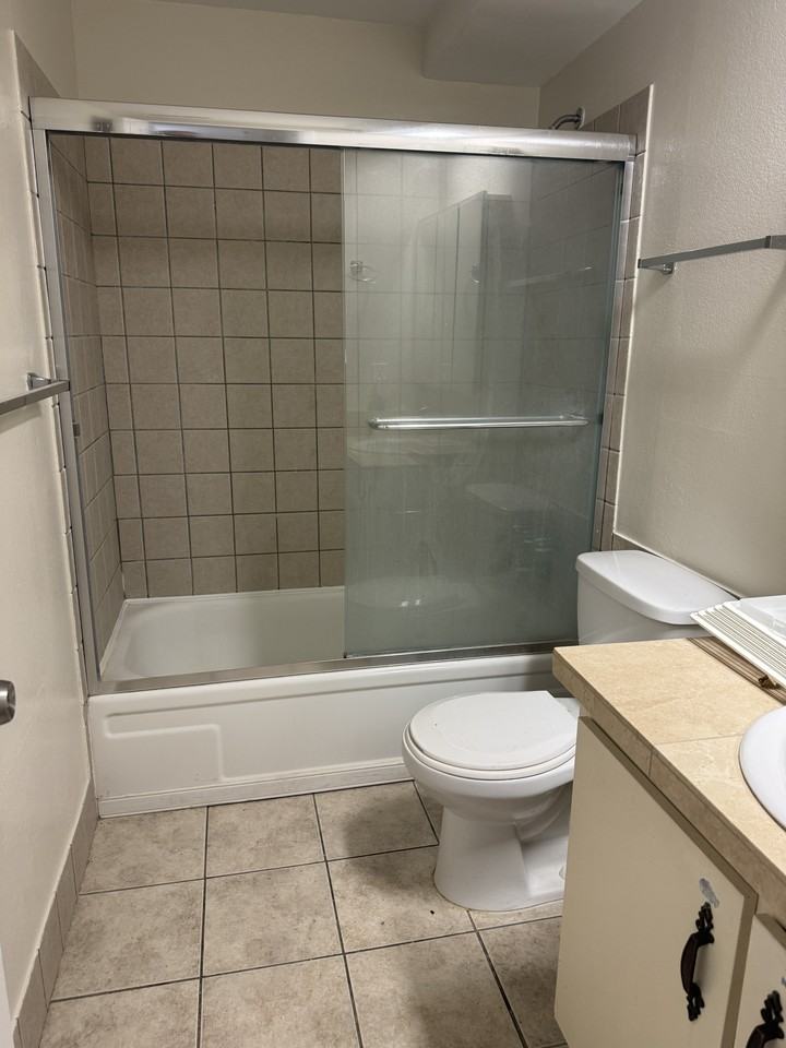 451 E St #1 - Photo 5 of 9