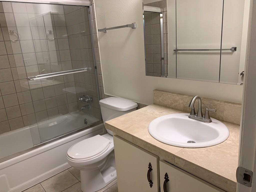 451 E St #1 - Photo 2 of 9