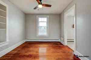 featured image of 329 E Union St #3