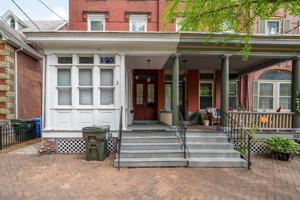 featured image of 329 E Union St #2