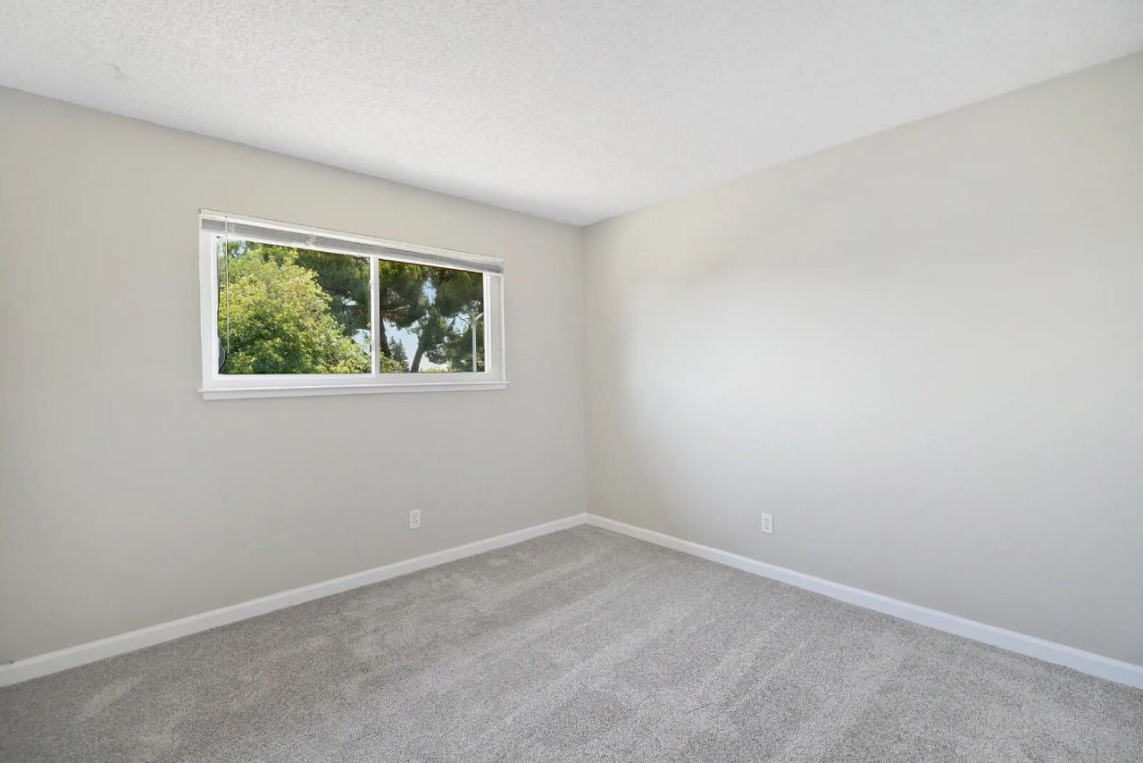 7072 Cardinal Rd - Photo 3 of 45