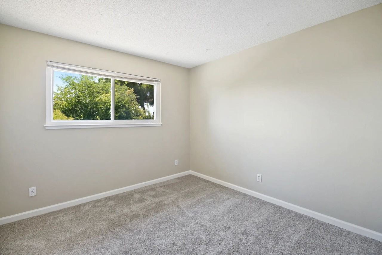 7072 Cardinal Rd - Photo 6 of 45