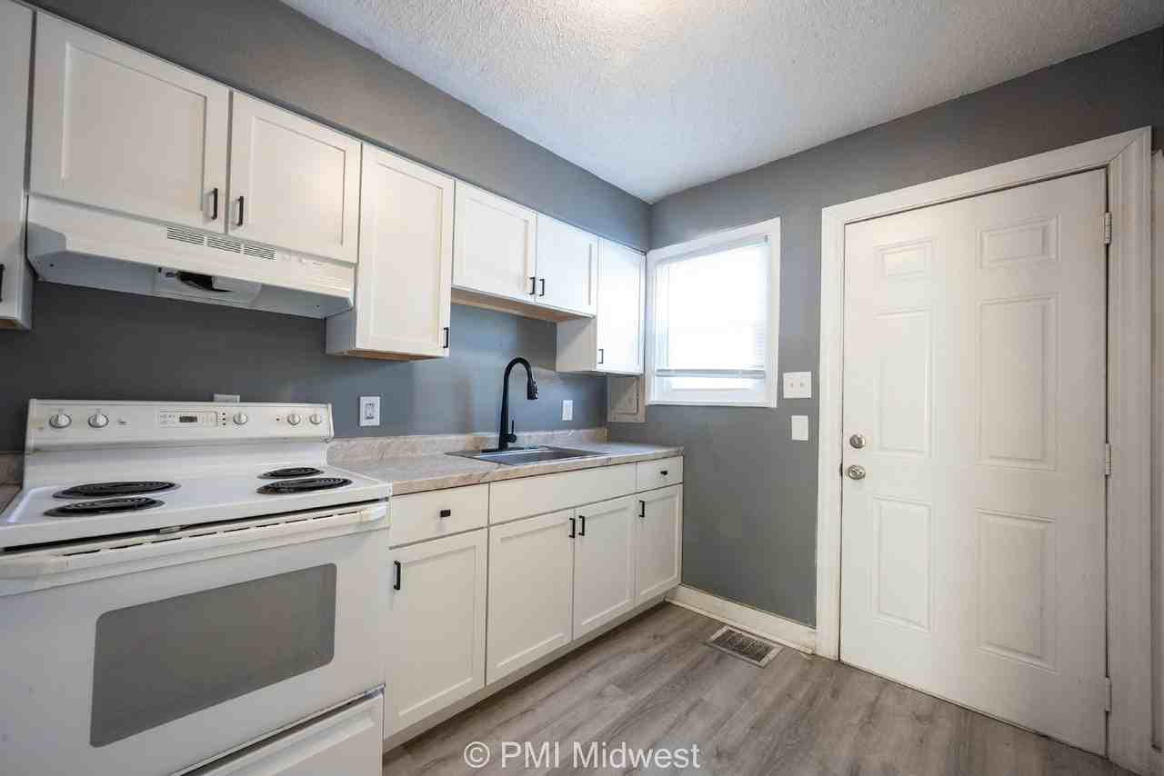 6054 E 16th St - Photo 5 of 14