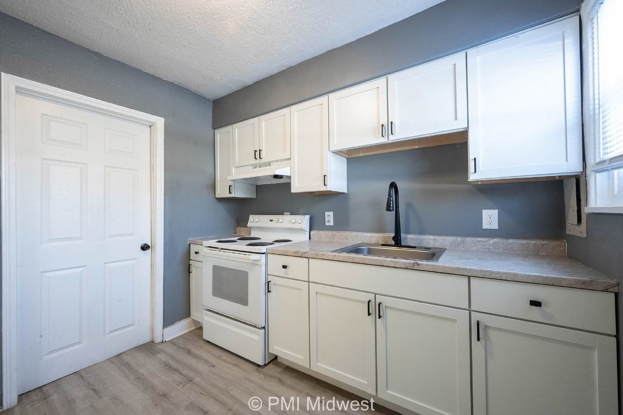 6054 E 16th St - Photo 6 of 14