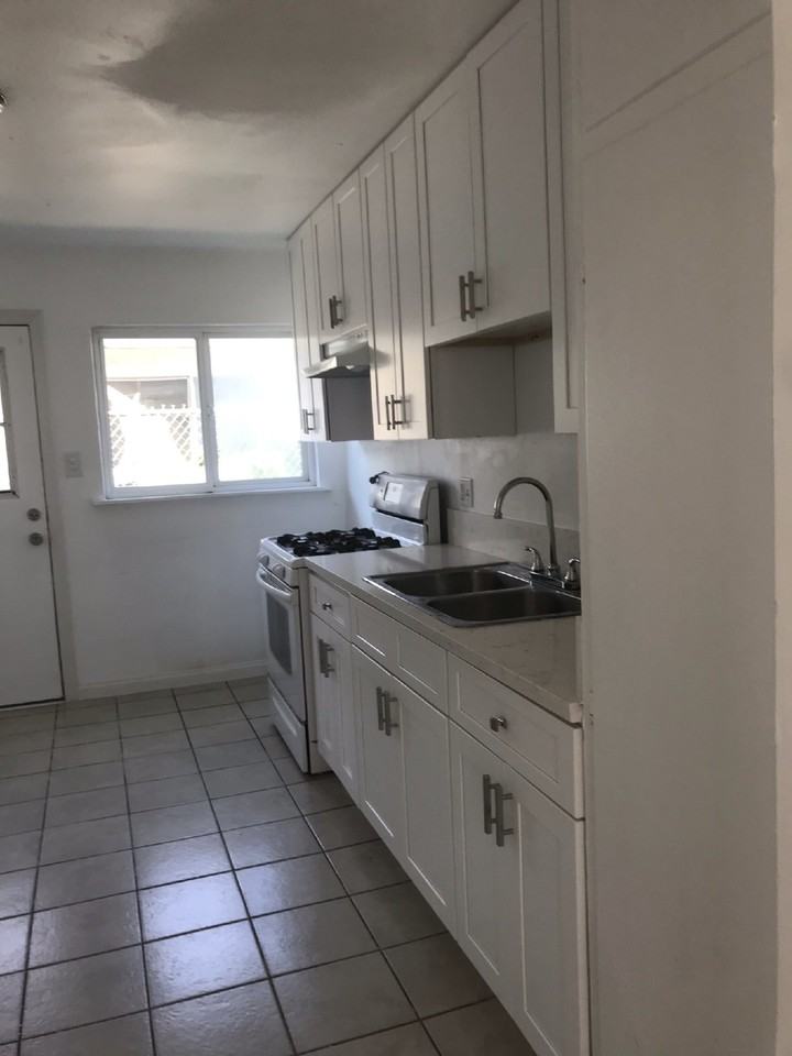 438 N G St #A - Photo 4 of 16