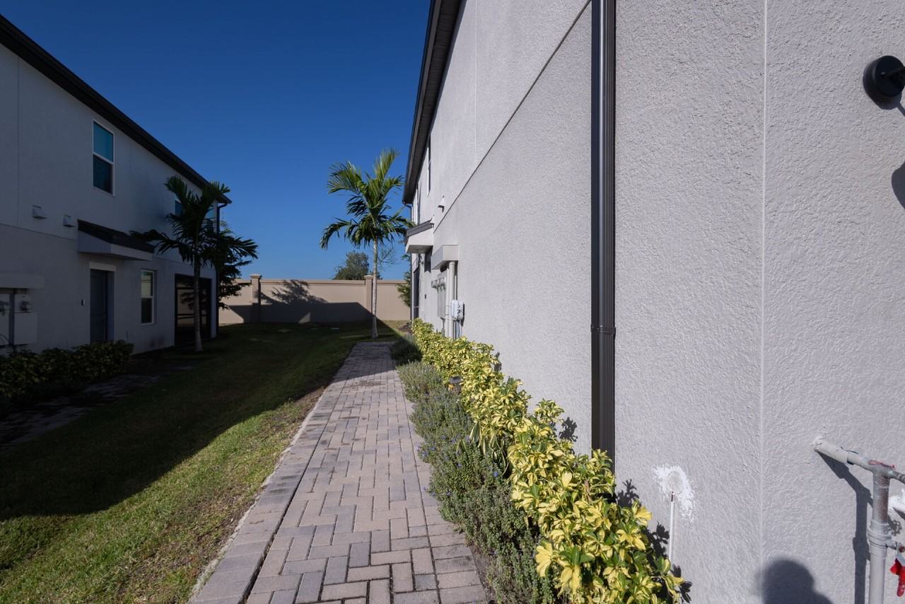 5535 Tripoli Dr - Photo 2 of 40