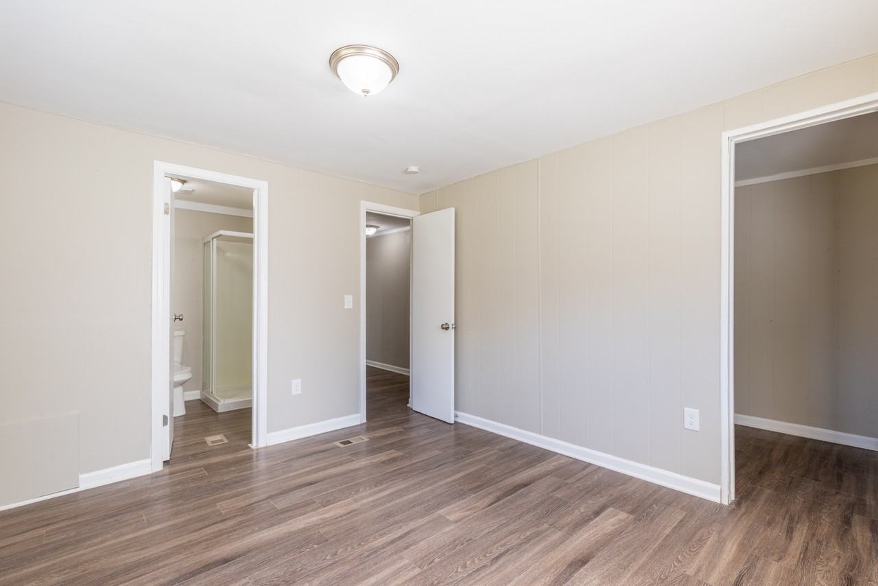 7449 Malone Rd - Photo 3 of 16