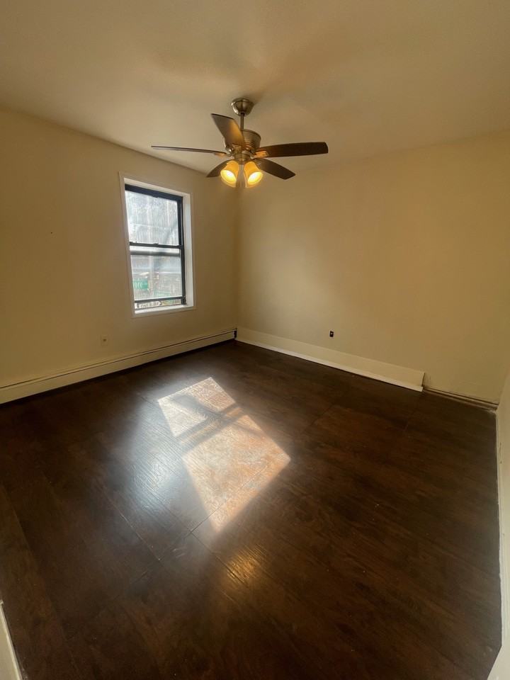 629 Glenmore Avenue #2F - Photo 5 of 10