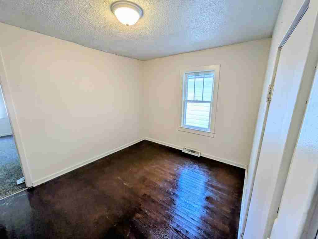 2312 East Yale Avenue - Photo 3 of 9