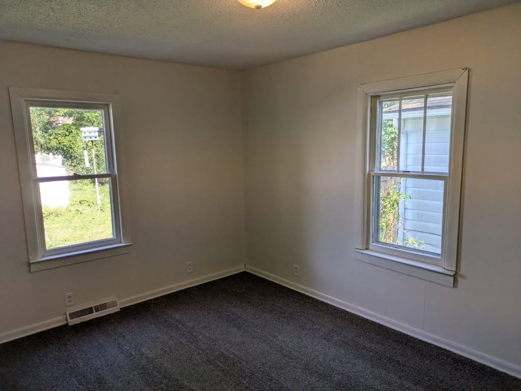 2312 East Yale Avenue - Photo 4 of 9