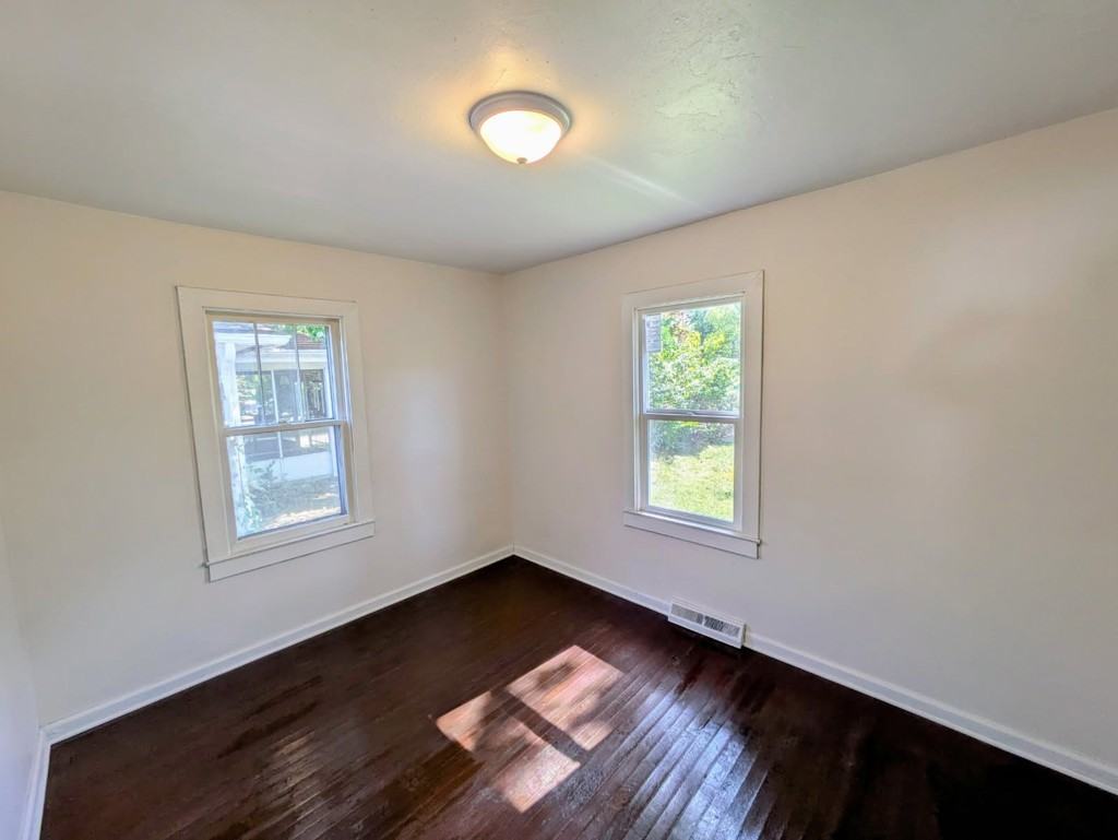 2312 East Yale Avenue - Photo 5 of 9