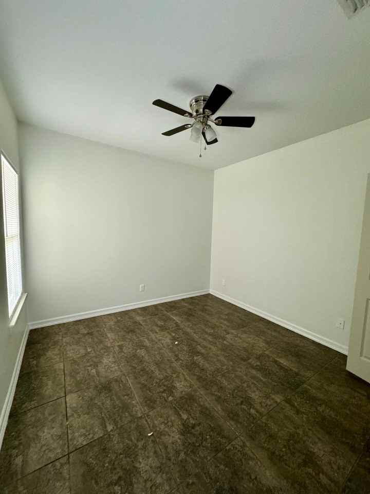 300 Sylvia Handy Dr #205 - Photo 6 of 7