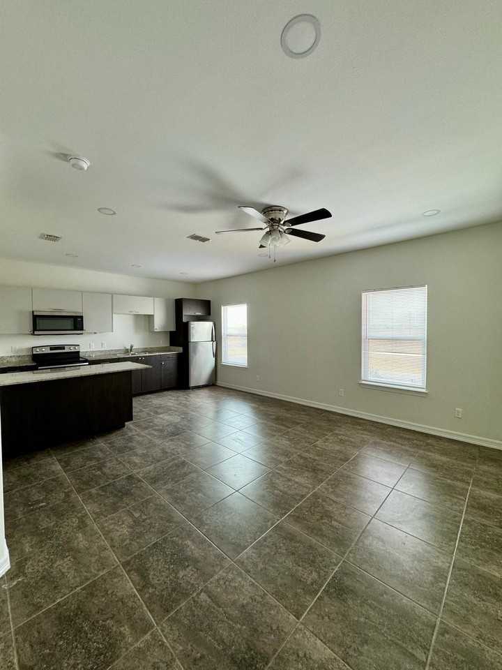 300 Sylvia Handy Dr #205 - Photo 3 of 7