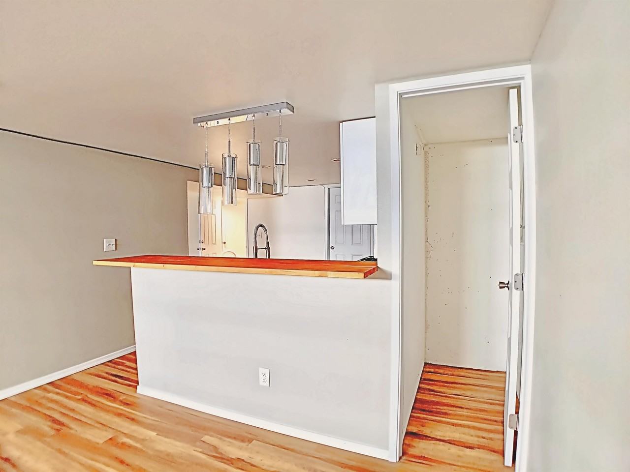 5404 Ne 54th Ave #B - Photo 2 of 25