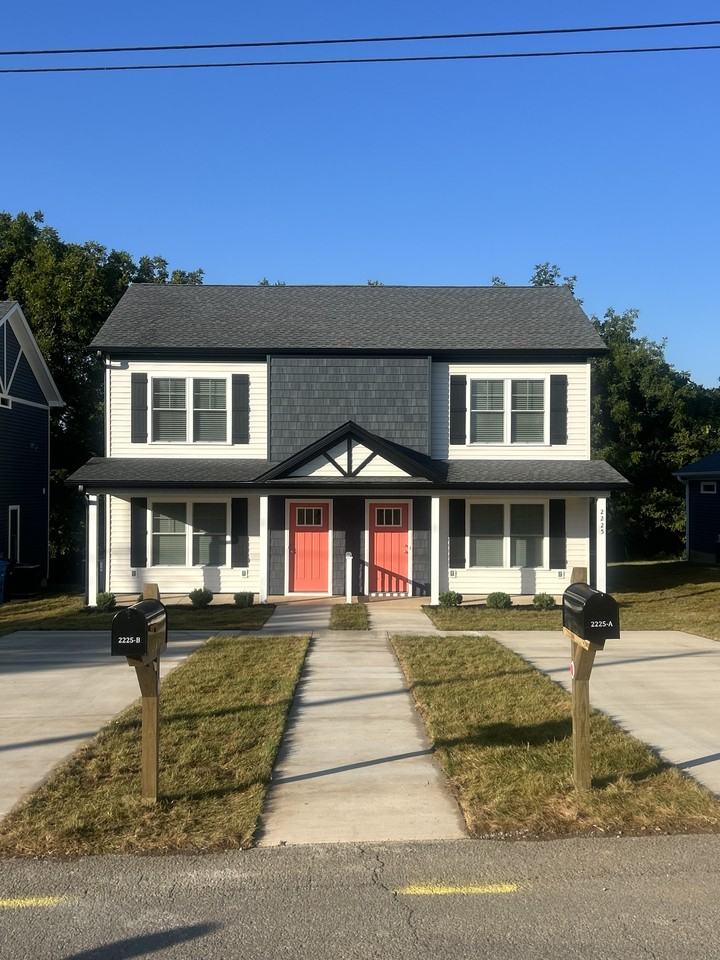 2225 Kenwood Blvd Se #B - Photo 2 of 31