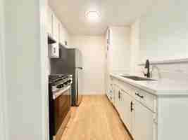 featured image of 609 W 82nd St #201