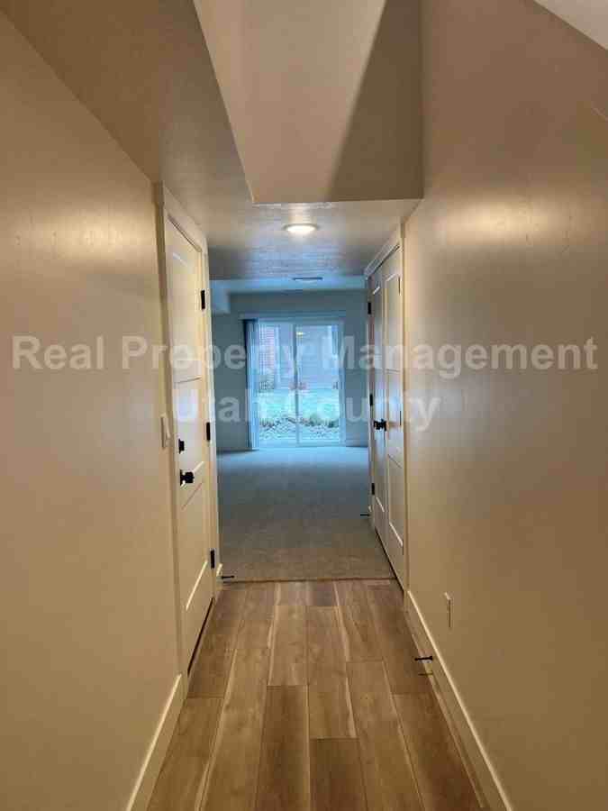 645 E 340 S - Photo 3 of 38