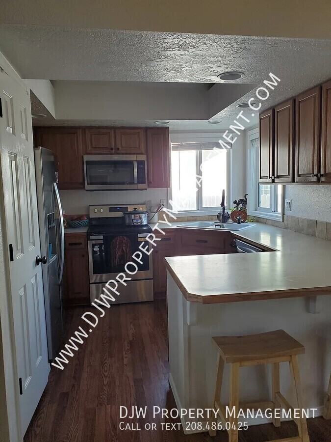 2168 North Fastwater Avenue - Photo 3 of 15