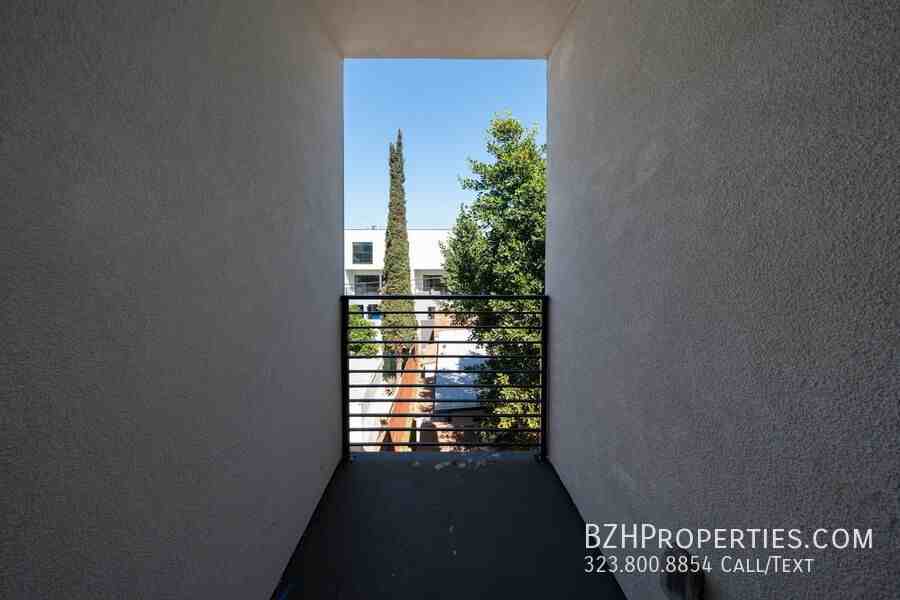 6338 Beck Ave #6338-1-2 - Photo 7 of 18