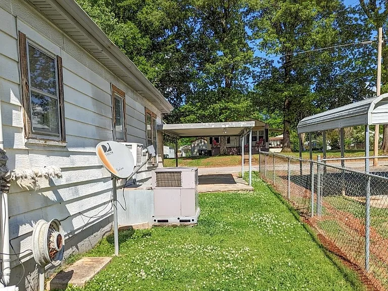 415 N Eclipse St - Photo 2 of 15