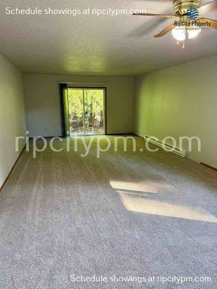 21723 Se Alder Dr #6 - Photo 3 of 11