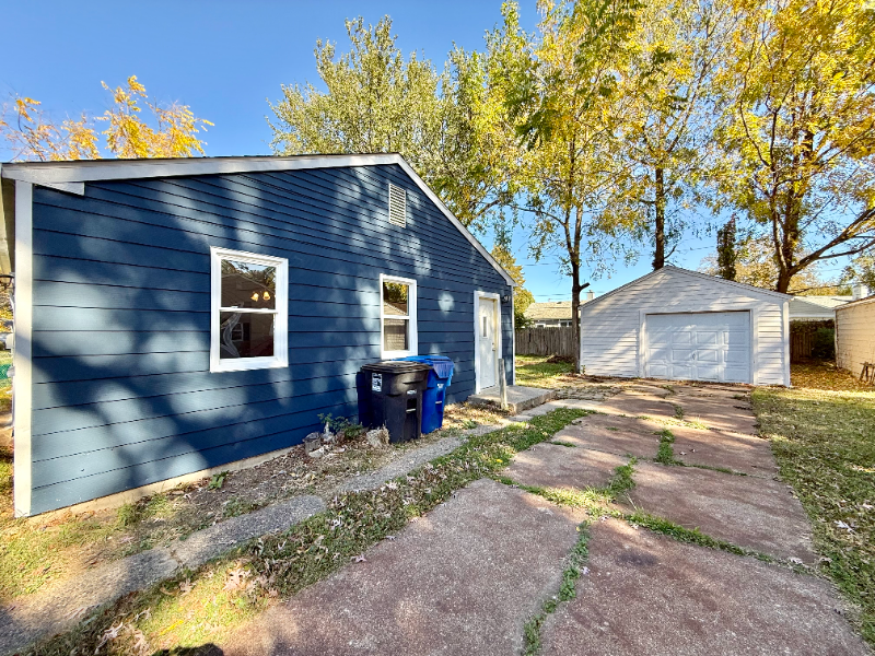 1026 38th St - Photo 2 of 16