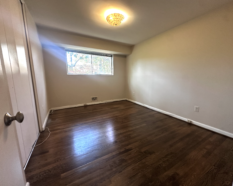 10507 Weymouth St #102 - Photo 7 of 12