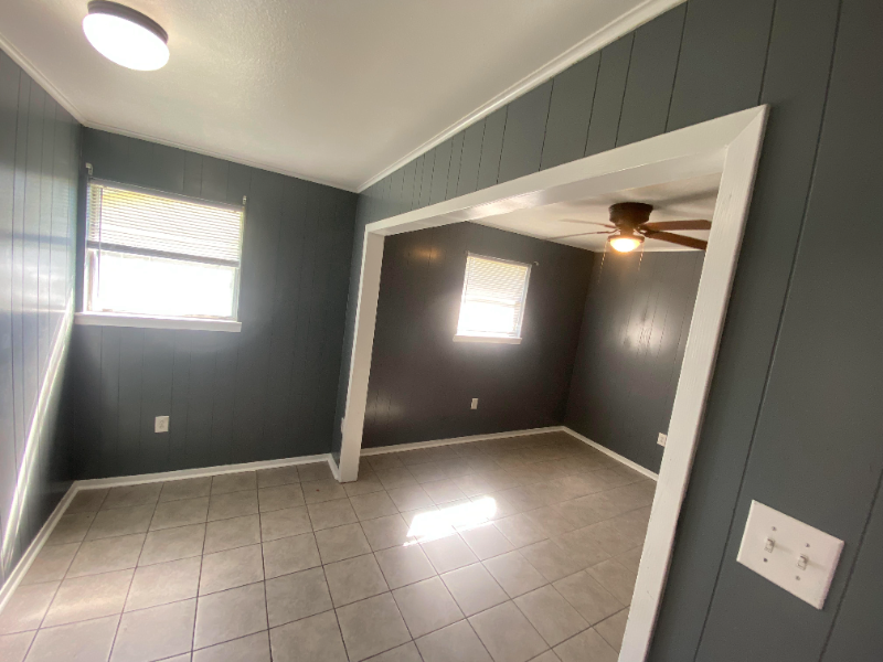 409 Fieldcrest Dr - Photo 5 of 10