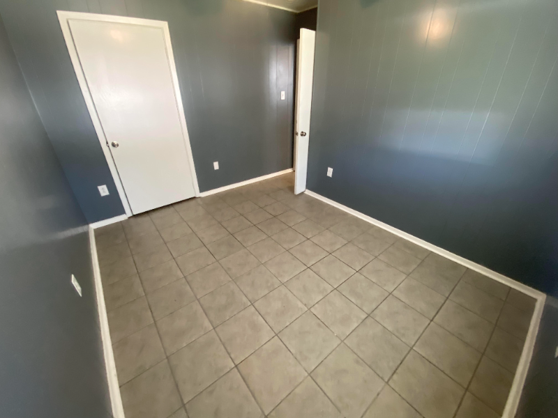 409 Fieldcrest Dr - Photo 6 of 10