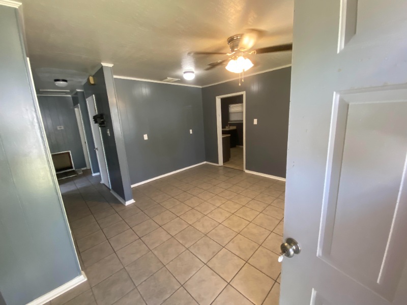 409 Fieldcrest Dr - Photo 7 of 10