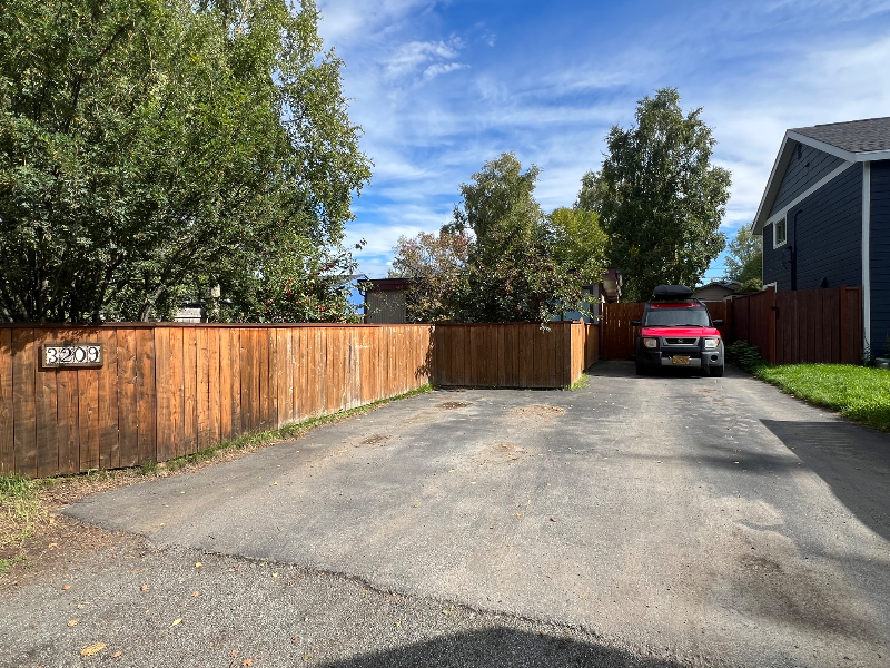 3209 Lois Dr - Photo 3 of 20