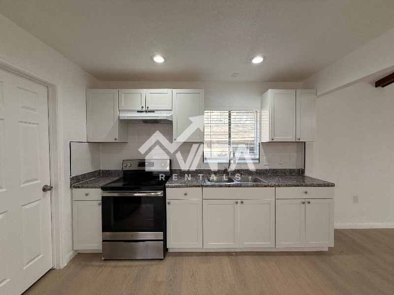 12407 Statehouse St - Photo 5 of 19