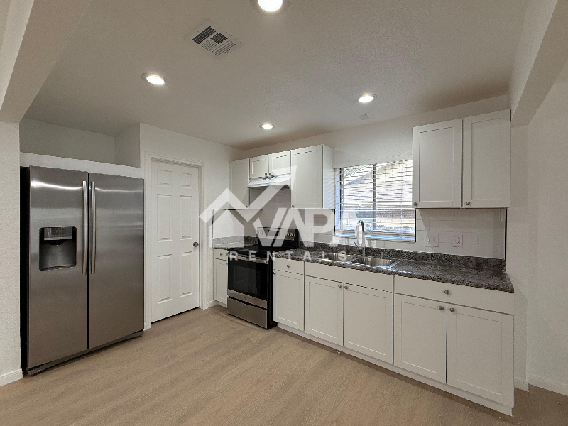 12407 Statehouse St - Photo 6 of 19