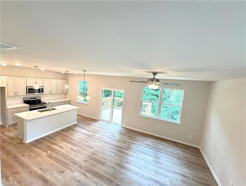 1086 W Bank St - Photo 6 of 17