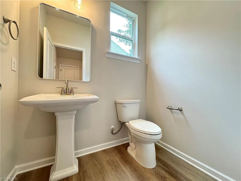 1086 W Bank St - Photo 7 of 17