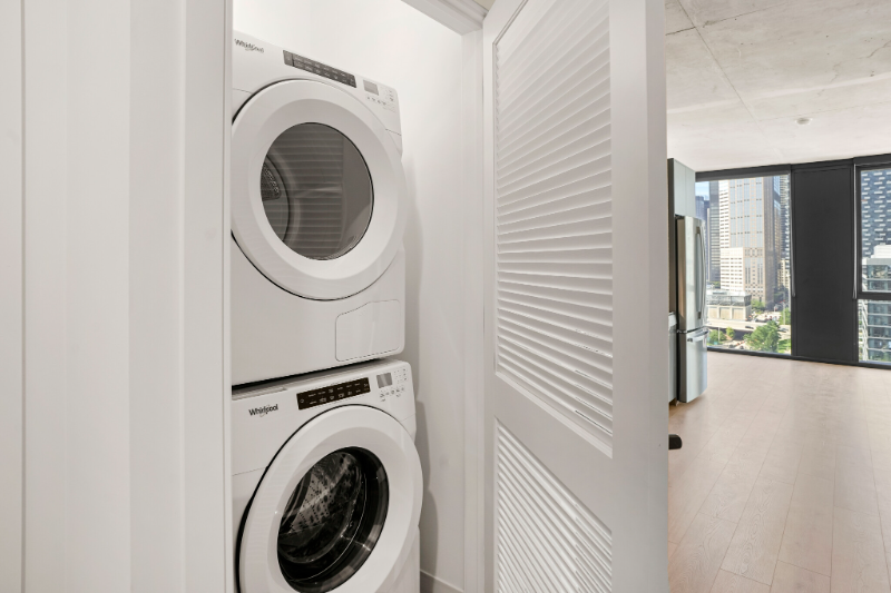 221 W Polk St - Photo 6 of 16